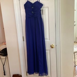 Long “sapphire color” strapless gown with side slit.